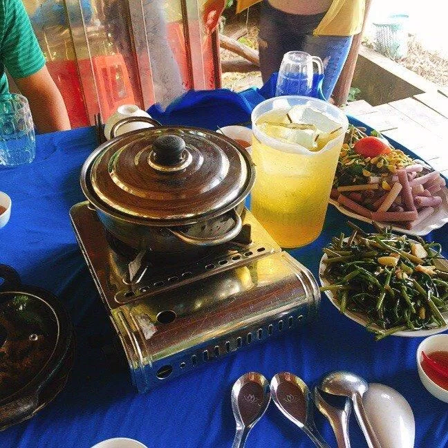 Ăn trưa tại rừng tràm (Ảnh: Kim Cúc) Ăn trưa tại rừng tràm (Ảnh: Kim Cúc)