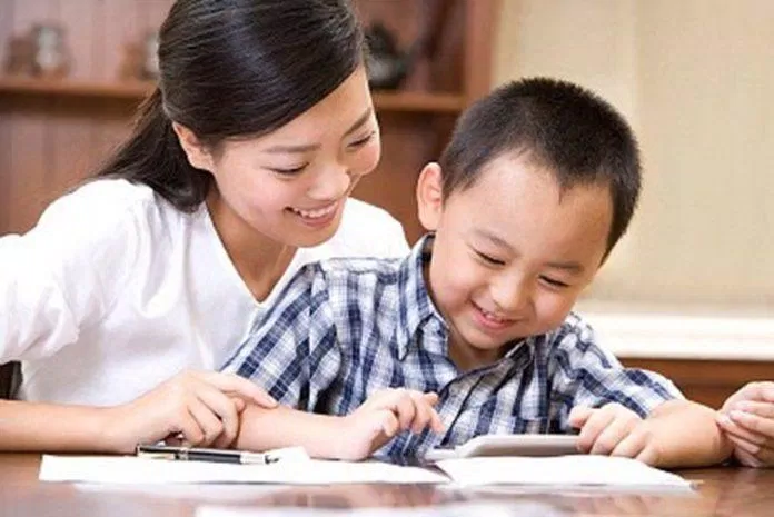 Cha mẹ có thể hướng dẫn trẻ học trên mạng tại nhà, nhất là trong giai đoạn giãn cách xã hội (Ảnh: Internet).