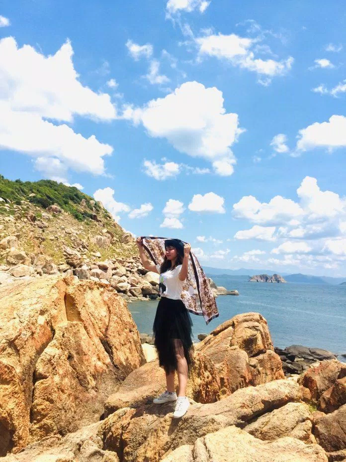 Bãi đá của Ghềnh Đèn (Ảnh: Kim Cúc). Bãi đá của Ghềnh Đèn (Ảnh: Kim Cúc).