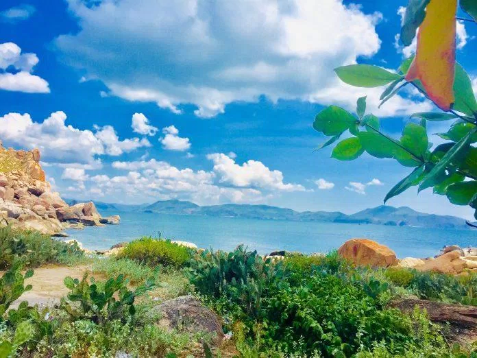 Bãi đá ở Ghềnh Đèn (Ảnh: Kim Cúc). Bãi đá ở Ghềnh Đèn (Ảnh: Kim Cúc).