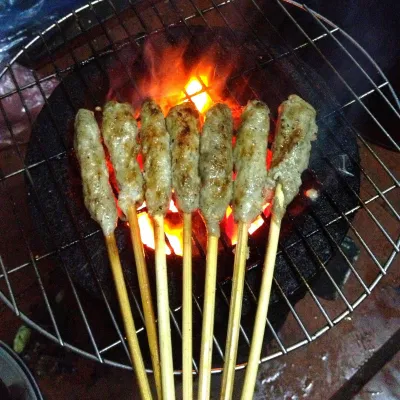 Nem lụi của Bánh Xèo Tôn Đức Thắng (Ảnh Bánh Xèo Tôn Đức Thắng) Nem lụi của Bánh Xèo Tôn Đức Thắng (Ảnh Bánh Xèo Tôn Đức Thắng)