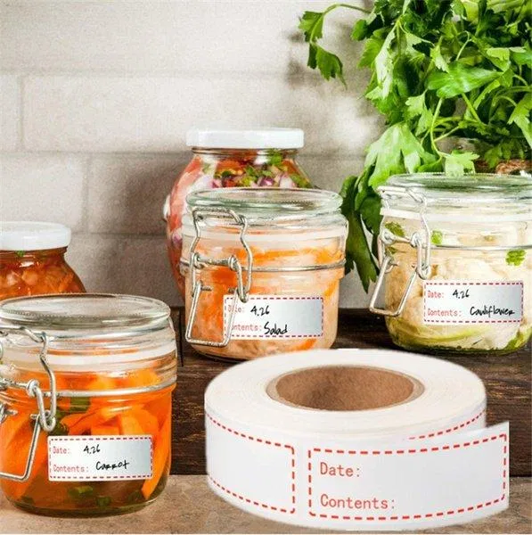 Dán nhãn cho thực phẩm bảo quản lâu ngày (Ảnh: Internet). Dán nhãn cho thực phẩm bảo quản lâu ngày (Ảnh: Internet).