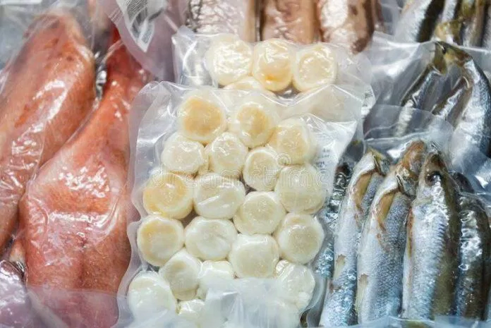 Hải sản là loại thực phẩm rất dễ hỏng nên phải cẩn thận khi bảo quản (Ảnh: Internet). Hải sản là loại thực phẩm rất dễ hỏng nên phải cẩn thận khi bảo quản (Ảnh: Internet).