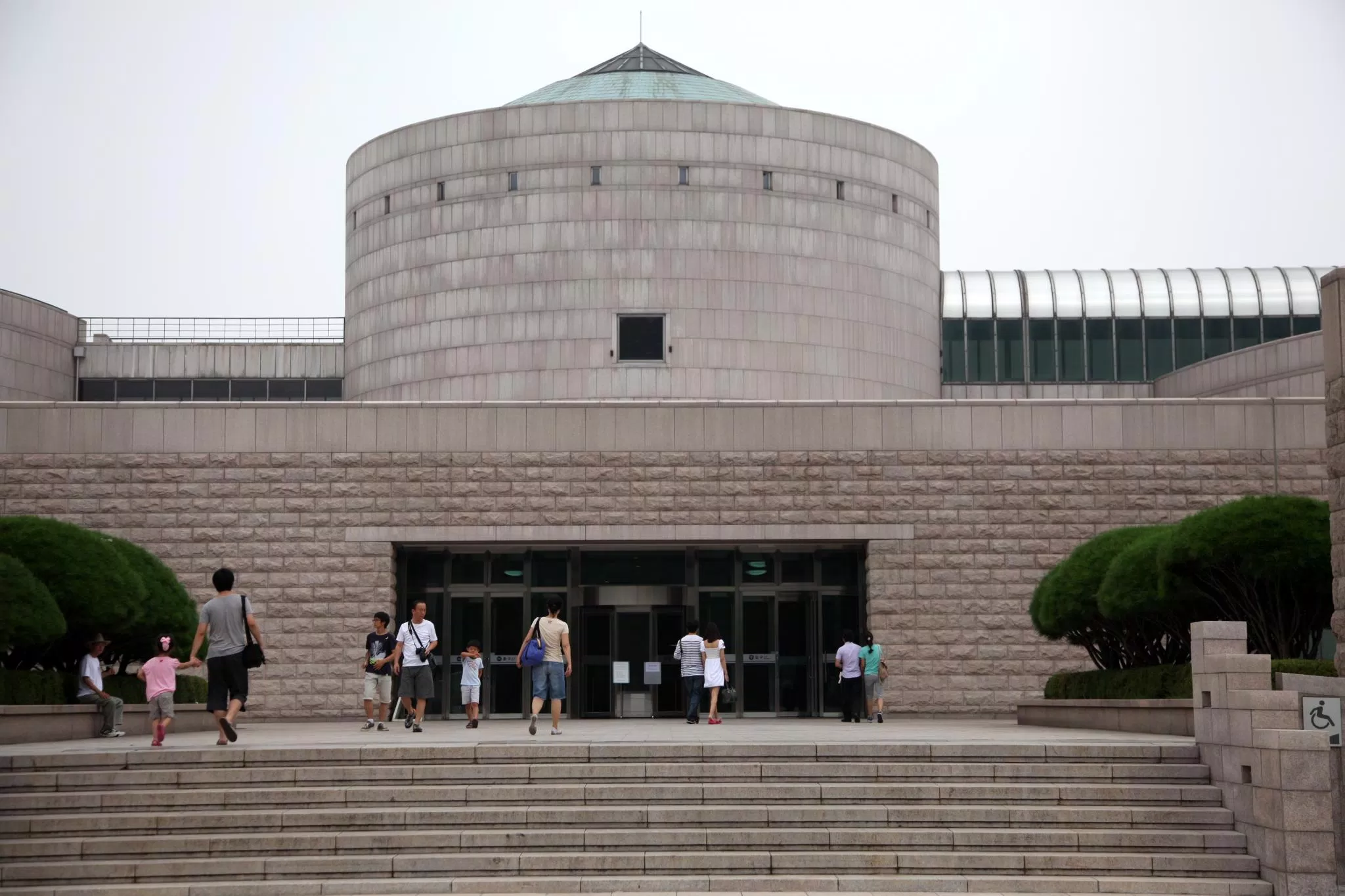 Bảo tàng nghệ thuật đương đại và hiện đại quốc gia, Seoul (ảnh: internet) Bảo tàng nghệ thuật đương đại và hiện đại quốc gia, Seoul (ảnh: internet)