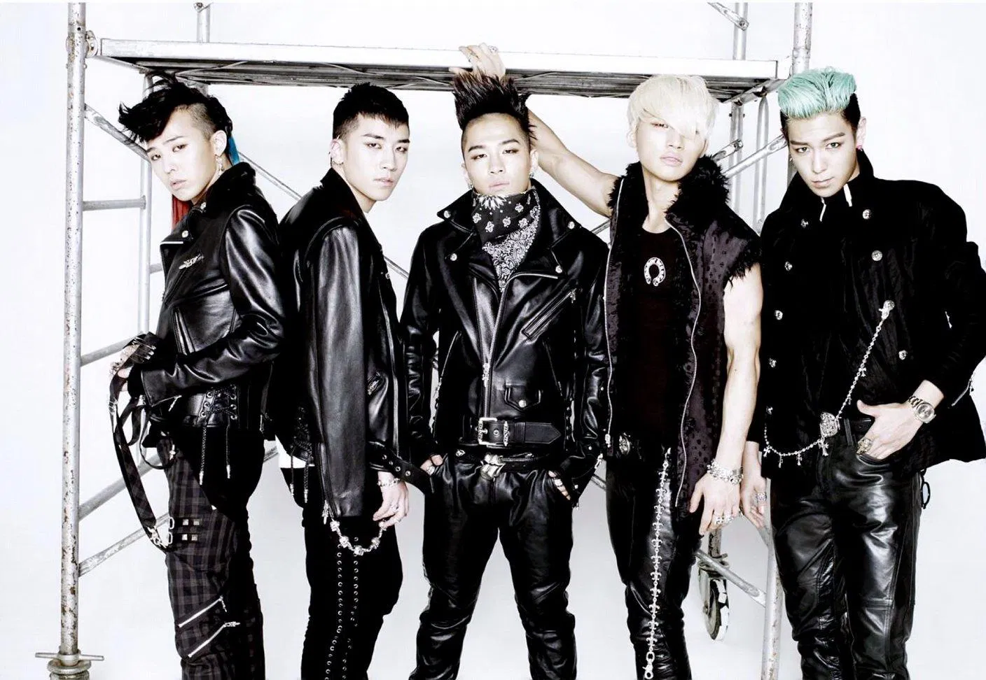 Tạo hình hầm hố, quái lạ của BIGBANG trong "Fantasy Baby" (Nguồn: Internet). Tạo hình hầm hố, quái lạ của BIGBANG trong "Fantasy Baby" (Nguồn: Internet).