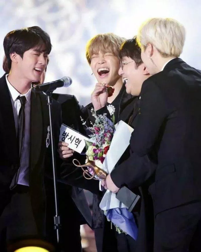 Chủ tịch Bang Si-hyuk và BTS (Nguồn: Internet). Chủ tịch Bang Si-hyuk và BTS (Nguồn: Internet).