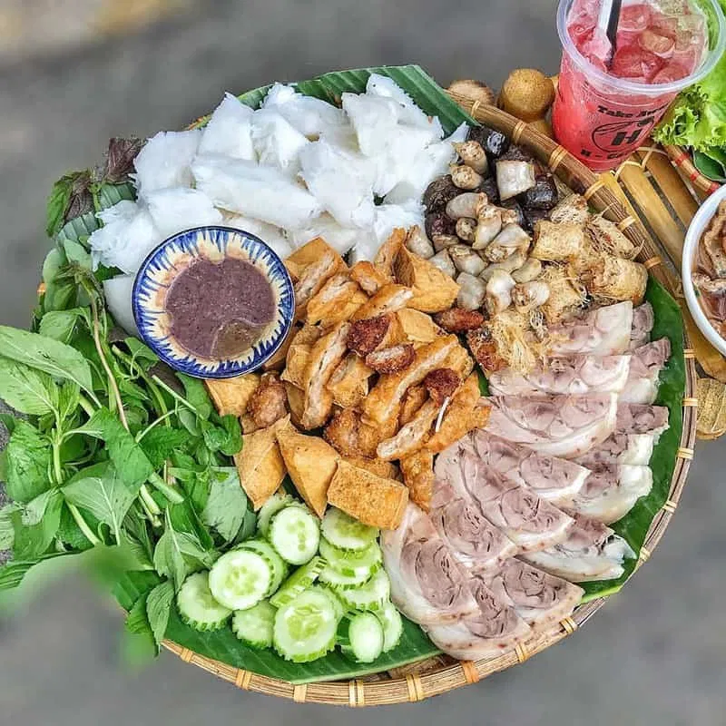 Chuyên mục chọn nước chấm cho món bún đậu mắm tôm luôn khiến các thực khách phải đau đầu (Ảnh Internet)