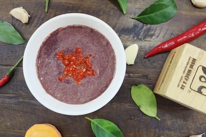 75 Cách làm bún đậu mắm tôm ngon đơn giản ngay tại nhà mới nhất 14 Mắm tôm ngon có màu hồng ngả tím, đặc quánh (Ảnh Internet)