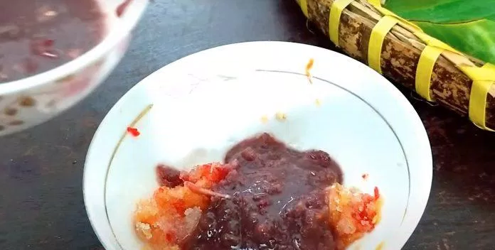 75 Cách làm bún đậu mắm tôm ngon đơn giản ngay tại nhà mới nhất 16 Các bạn trộn đều hỗn hợp mắm tôm lên (Ảnh Internet)