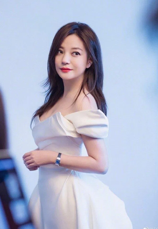 Triệu Vy đã sang Pháp (Nguồn: Internet)