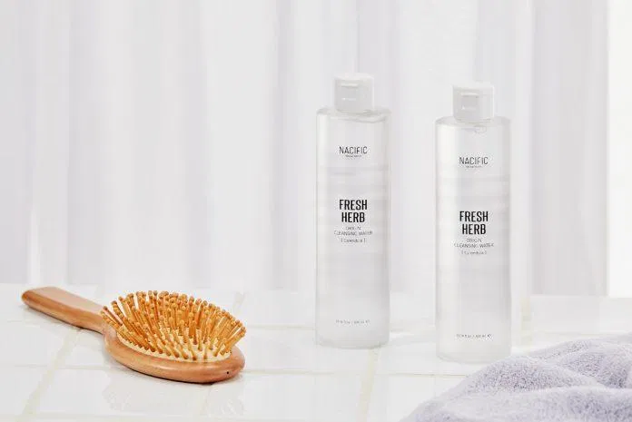 Nước tẩy trang NACIFIC Fresh Herb Origin Cleansing Water (Nguồn: Internet).