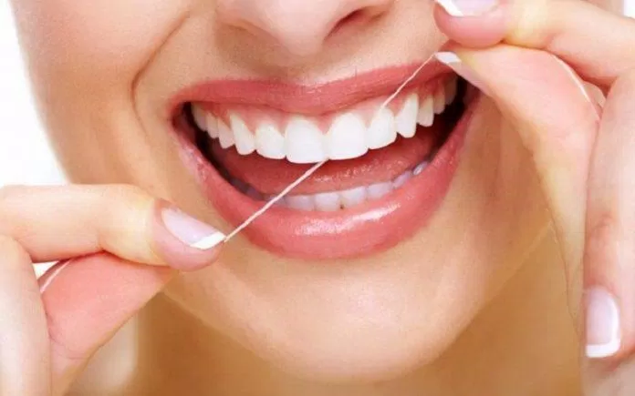 Chỉ nha khoa là công cụ chăm sóc răng miệng rất hữu ích (Ảnh: Internet).