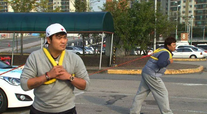 Choo Shin Soo nam khách mời mang đến bao nhiêu nổi khiếp sợ cho các thành viên. (Ảnh: Internet). Choo Shin Soo nam khách mời mang đến bao nhiêu nổi khiếp sợ cho các thành viên. (Ảnh: Internet).
