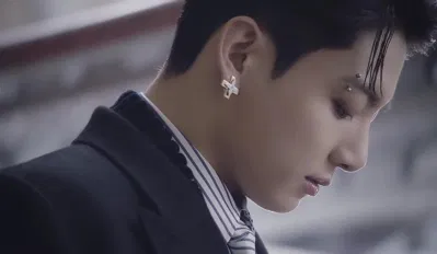 Hình ảnh Jungkook với khuyên mày cực chất (Ảnh: Internet). Hình ảnh Jungkook với khuyên mày cực chất (Ảnh: Internet).