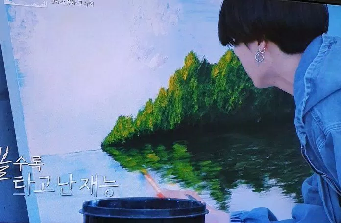 Jungkook vẽ tranh trong chương trình thực tế In The Soop của BTS (Ảnh: Internet).