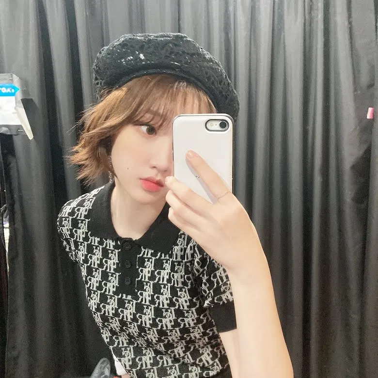 Jiyoon là idol nổi tiếng với tài năng sáng tạo hội họa (Nguồn: Internet). Jiyoon là idol nổi tiếng với tài năng sáng tạo hội họa (Nguồn: Internet).
