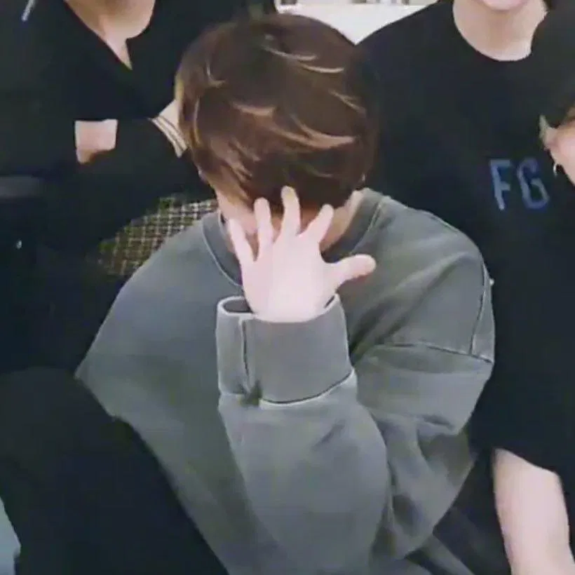 Jungkook làm meme "We irritating" (Ảnh: Internet)