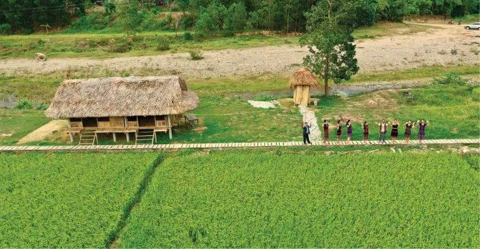Homestay Hồng Hạ được thiết kế hòa hợp với thiên nhiên (Ảnh: Facebook Suối PÂRLE - Homestay HỒNG HẠ). Homestay Hồng Hạ được thiết kế hòa hợp với thiên nhiên (Ảnh: Facebook Suối PÂRLE - Homestay HỒNG HẠ).