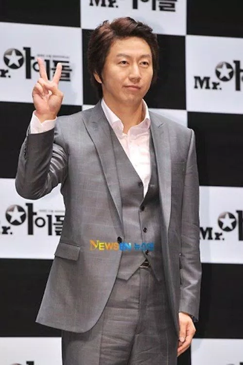 Kim Soo Roo ông "vua" của các loại trò chơi. Đến nay nam diễn viên đã tham gia Running Man với 4 tập gồm tập 9, 67, 68 và 138 (Ảnh: Internet). Kim Soo Roo ông "vua" của các loại trò chơi. Đến nay nam diễn viên đã tham gia Running Man với 4 tập gồm tập 9, 67, 68 và 138 (Ảnh: Internet).