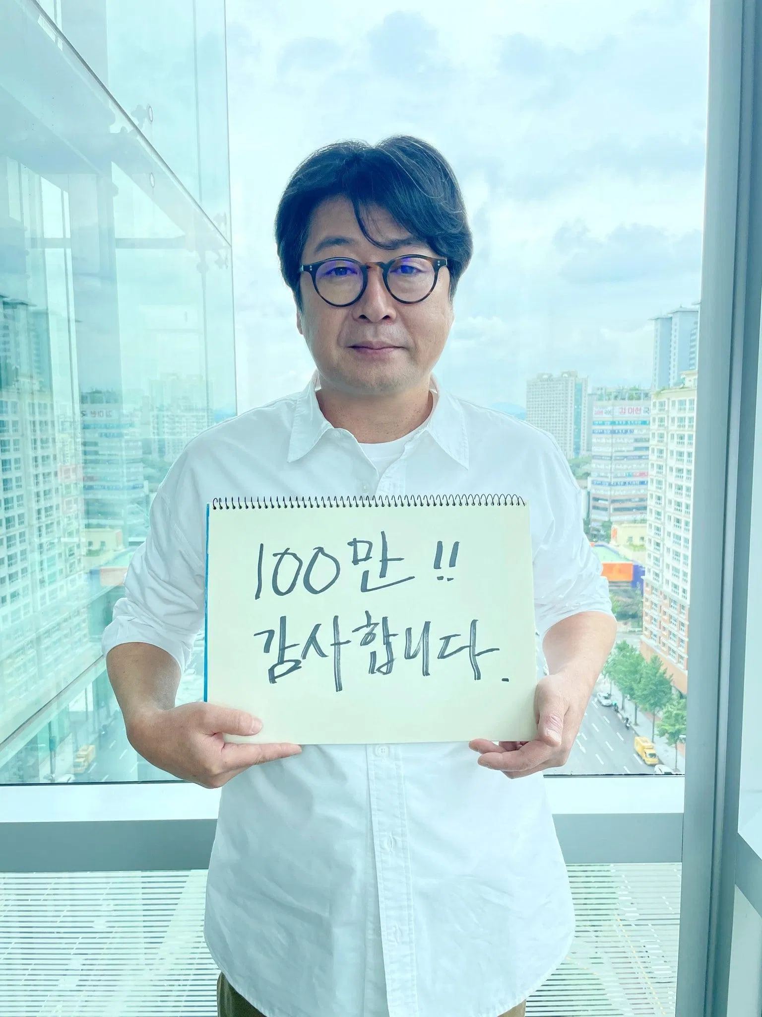Nam diễn viên Kim Yun Seok cũng gửi lời cảm ơn khán giả (Nguồn: Internet).