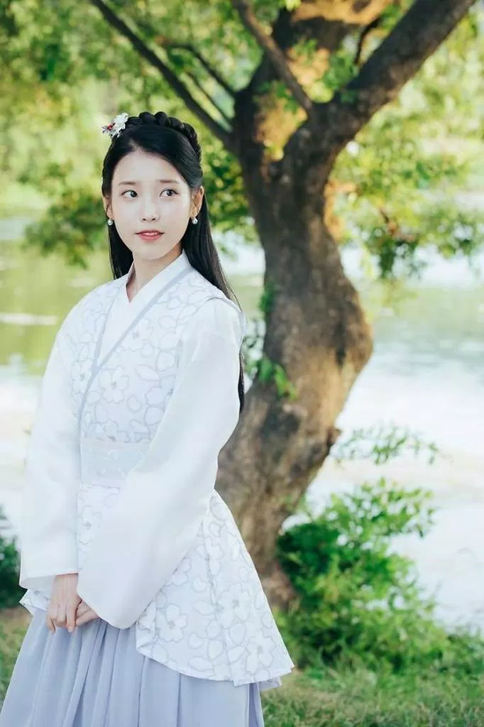 IU trong vai Hae Soo (Ảnh: Internet)