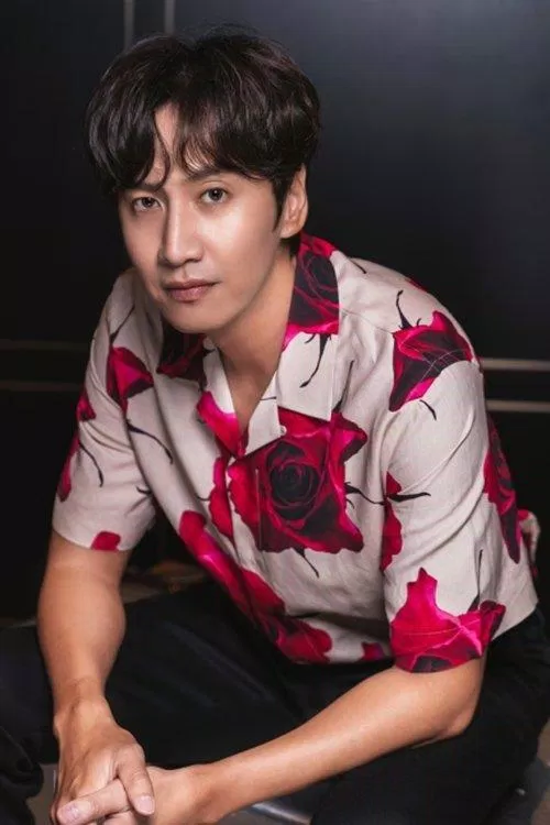 Kwang Soo rất muốn quay trở lại Running Man, nhưng quan trọng hơn phải đảm bảo sức khỏe là trên hết. (Ảnh: Internet) Kwang Soo rất muốn quay trở lại Running Man, nhưng quan trọng hơn phải đảm bảo sức khỏe là trên hết. (Ảnh: Internet)