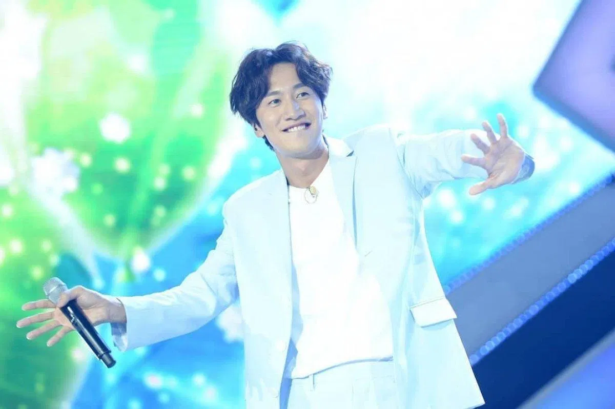 Lee Kwang Soo thành viên rời Running Man sau 11 năm gắn bó. (Ảnh: Internet). Lee Kwang Soo thành viên rời Running Man sau 11 năm gắn bó. (Ảnh: Internet).