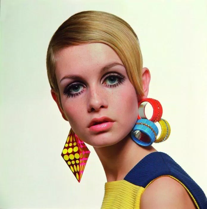 Twiggy nổi tiếng vì mái tóc ngắn cá tính và ngoại hình bé nhỏ không theo chuẩn mực (Ảnh: Internet). Twiggy nổi tiếng vì mái tóc ngắn cá tính và ngoại hình bé nhỏ không theo chuẩn mực (Ảnh: Internet).