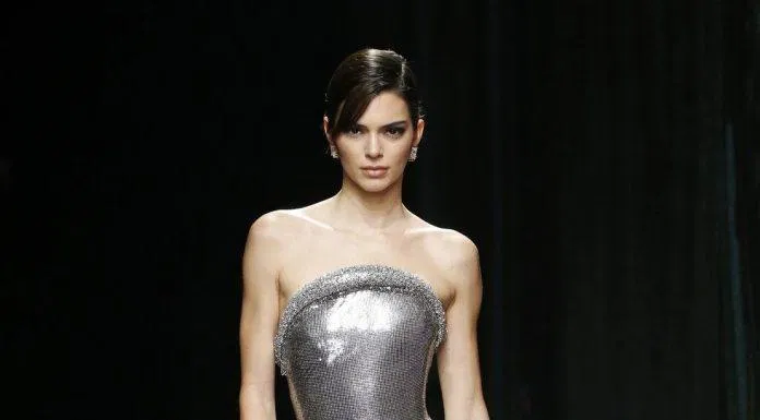Kendall Jenner tại Versace AW20 (Ảnh: Internet). Kendall Jenner tại Versace AW20 (Ảnh: Internet).
