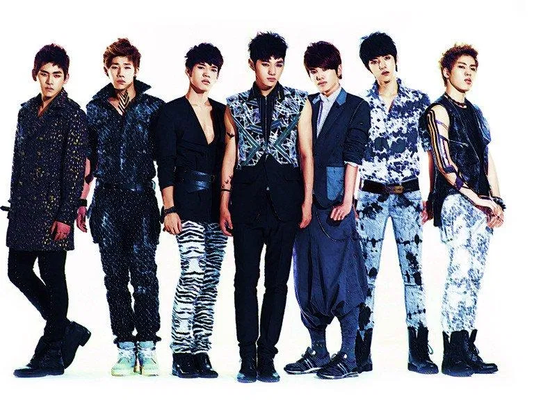 "Be Mine" là ca khúc chủ đề cho album đầu tay của nhóm (Nguồn Internet). "Be Mine" là ca khúc chủ đề cho album đầu tay của nhóm (Nguồn Internet).
