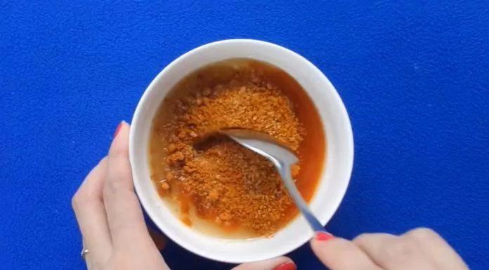 Trộn đều các nguyên liệu để tạo nước sốt chua ngọt "thần thánh" (ảnh:)