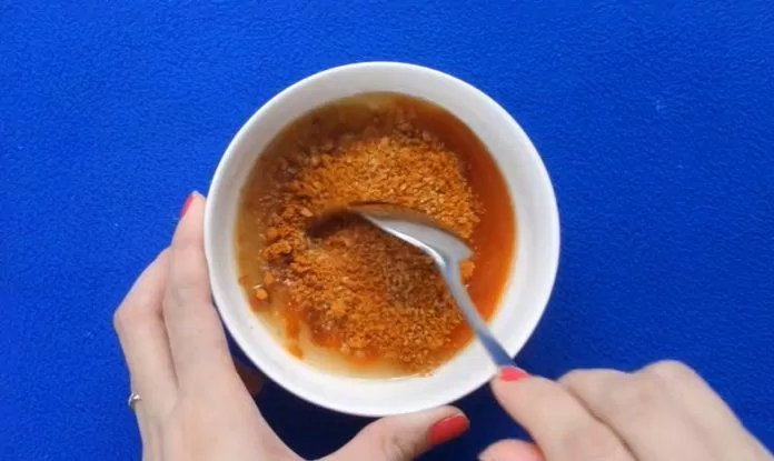 Kết hợp các nguyên liệu để làm nước sốt chua ngọt "Chúa" (Hình ảnh :)