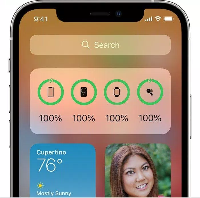 Khả năng sạc cùng lúc cả pin dự phòng và điện thoại khi cắm cổng Lightning (Nguồn: Internet). Khả năng sạc cùng lúc cả pin dự phòng và điện thoại khi cắm cổng Lightning (Nguồn: Internet).
