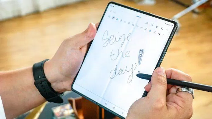 Phải dùng đúng loại bút tương thích với từng thiết bị (Ảnh: Internet). Phải dùng đúng loại bút tương thích với từng thiết bị (Ảnh: Internet).