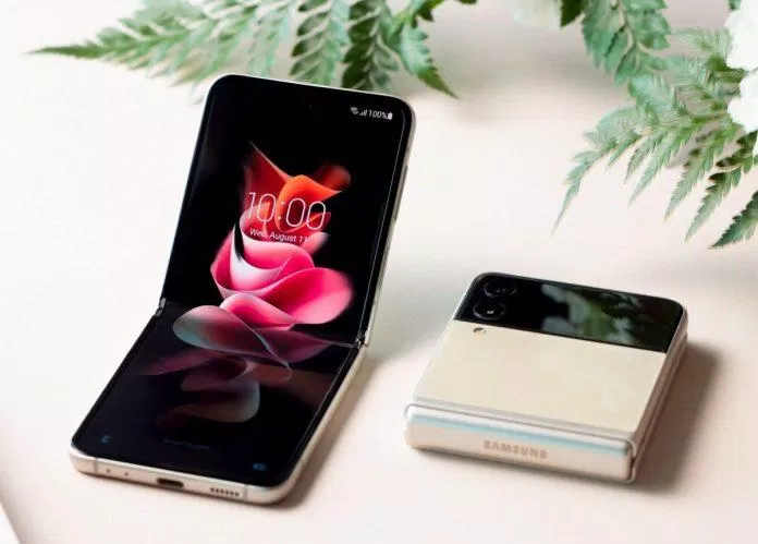 Màn hình chính của Z Flip 3 khi mở ra (Ảnh: Internet). Màn hình chính của Z Flip 3 khi mở ra (Ảnh: Internet).