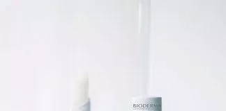 Mang phong cách tối giản nhưng son dưỡng Bioderma Atoderm Stick Levres vẫn đem đến sự thanh lịch, nhã nhặn ( Nguồn: internet)