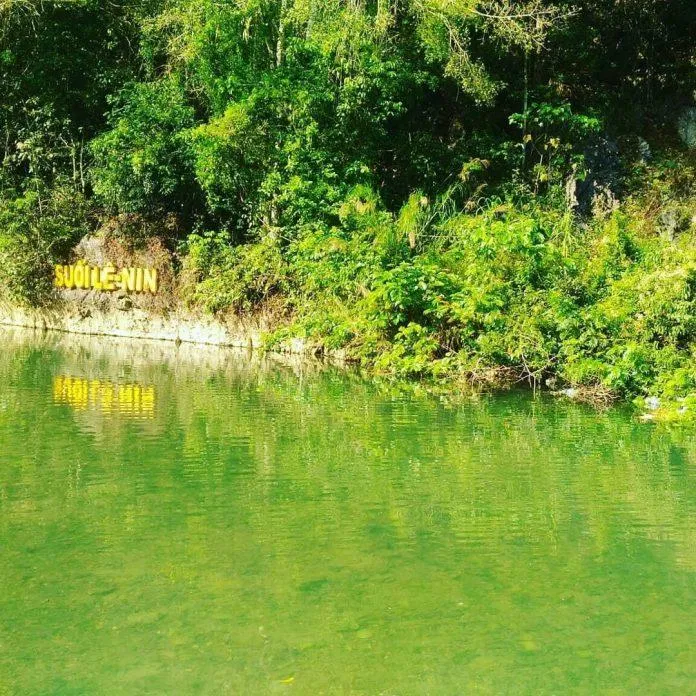 Suối Lê-nin (Nguồn: Kim Cúc). Suối Lê-nin (Nguồn: Kim Cúc).