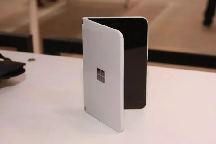 Surface Duo thế hệ đầu tiên rất thú vị, nhưng không tốt như kỳ vọng (Ảnh: Internet).