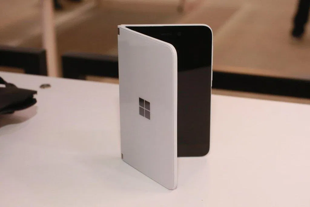 Surface Duo thế hệ đầu tiên rất thú vị, nhưng không tốt như kỳ vọng (Ảnh: Internet). Surface Duo thế hệ đầu tiên rất thú vị, nhưng không tốt như kỳ vọng (Ảnh: Internet).