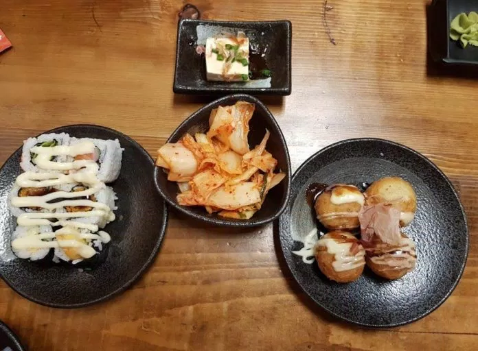 Takoyaki tại Sushi Buffet Kunimoto (Ảnh Sushi Buffet Kunimoto)