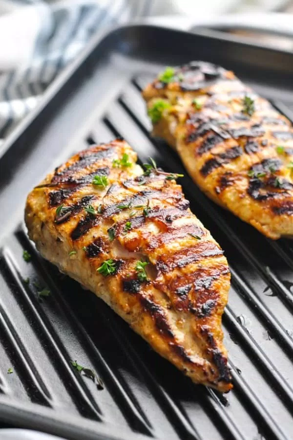 Phi lê gà là loại thịt nạc tuyệt vời để làm BBQ (Ảnh: Internet). Phi lê gà là loại thịt nạc tuyệt vời để làm BBQ (Ảnh: Internet).