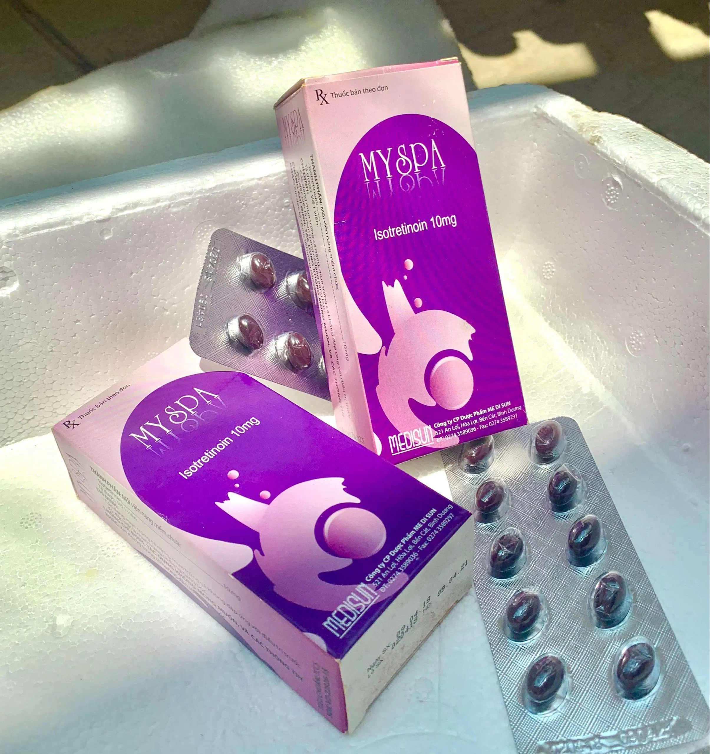 Để đạt hiệu quả tốt nhất, Isotretinoin phải được uống đúng, đủ theo đơn kê của bác sĩ và phải uống giảm liều (Nguồn: BlogAnChoi)