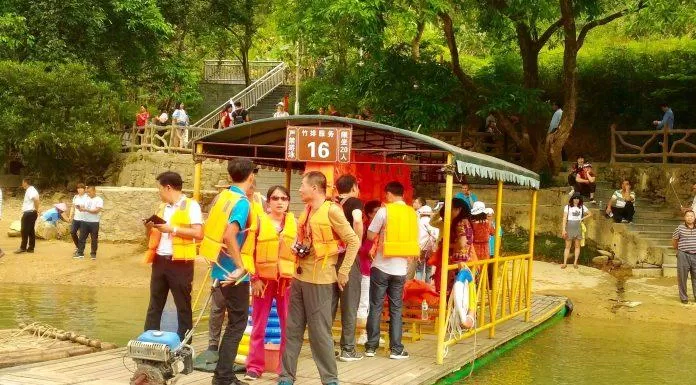 Thuyền khách du lịch Trung Quốc (Nguồn: Kim Cúc). Thuyền khách du lịch Trung Quốc (Nguồn: Kim Cúc).