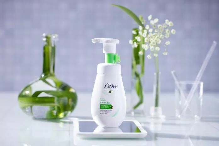 Sữa rửa mặt Dove tinh chất lần này không hề gây căng kít da tẹo nào (Nguồn: Internet) Sữa rửa mặt Dove tinh chất lần này không hề gây căng kít da tẹo nào (Nguồn: Internet)