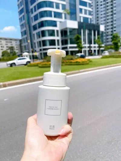 Sữa rửa mặt dạng bọt Lucenbase là dòng sản phẩm xịn xò của Nội địa Trung (Nguồn: Internet) Sữa rửa mặt dạng bọt Lucenbase là dòng sản phẩm xịn xò của Nội địa Trung (Nguồn: Internet)