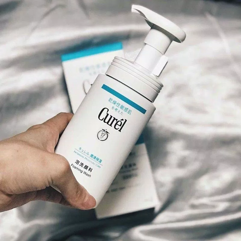 Sữa rửa mặt dạng bọt giúp Curél có khả năng làm dịu da tốt (Nguồn: Internet) Sữa rửa mặt dạng bọt giúp Curél có khả năng làm dịu da tốt (Nguồn: Internet)