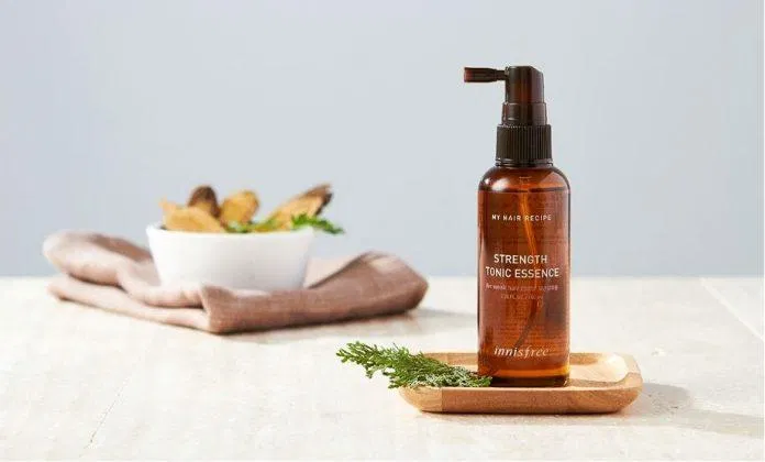 Xịt dưỡng tóc Innisfree với hương thơm thảo mộc giúp sảng khoái tinh thần (Nguồn: Internet) Xịt dưỡng tóc Innisfree với hương thơm thảo mộc giúp sảng khoái tinh thần (Nguồn: Internet)