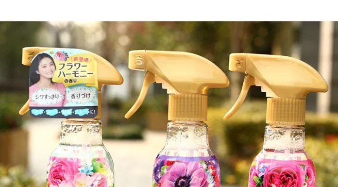 Xịt thơm quần áo Flair Fragrance có khả năng làm thẳng quần áo bị nhăn (Nguồn: Internet) Xịt thơm quần áo Flair Fragrance có khả năng làm thẳng quần áo bị nhăn (Nguồn: Internet)