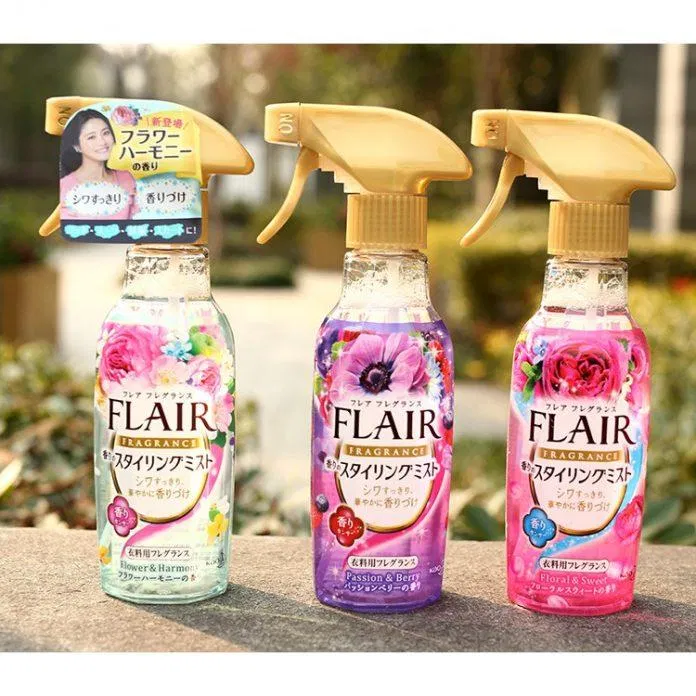 Xịt thơm quần áo Flair Fragrance có khả năng làm thẳng quần áo bị nhăn (Nguồn: Internet) Xịt thơm quần áo Flair Fragrance có khả năng làm thẳng quần áo bị nhăn (Nguồn: Internet)
