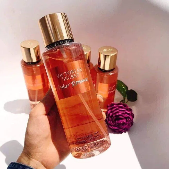 Victoria’s Secret Amber Romance là lựa chọn hoàn hảo cho quần áo (Nguồn: Internet) Victoria’s Secret Amber Romance là lựa chọn hoàn hảo cho quần áo (Nguồn: Internet)